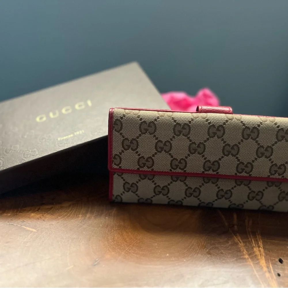 Authentic Gucci Wallet - Picture 1 of 6